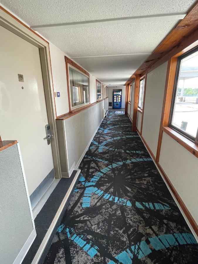 Days Inn By Wyndham Alpena Εξωτερικό φωτογραφία