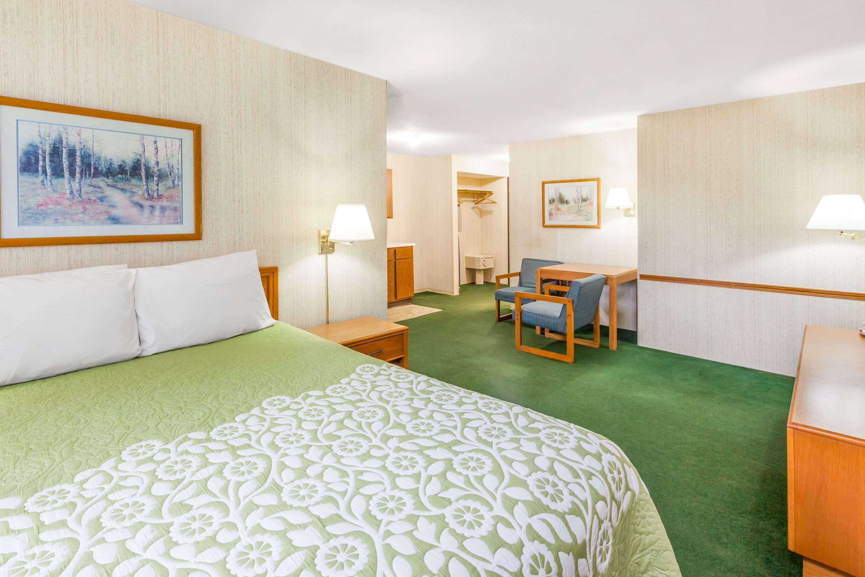 Days Inn By Wyndham Alpena Εξωτερικό φωτογραφία