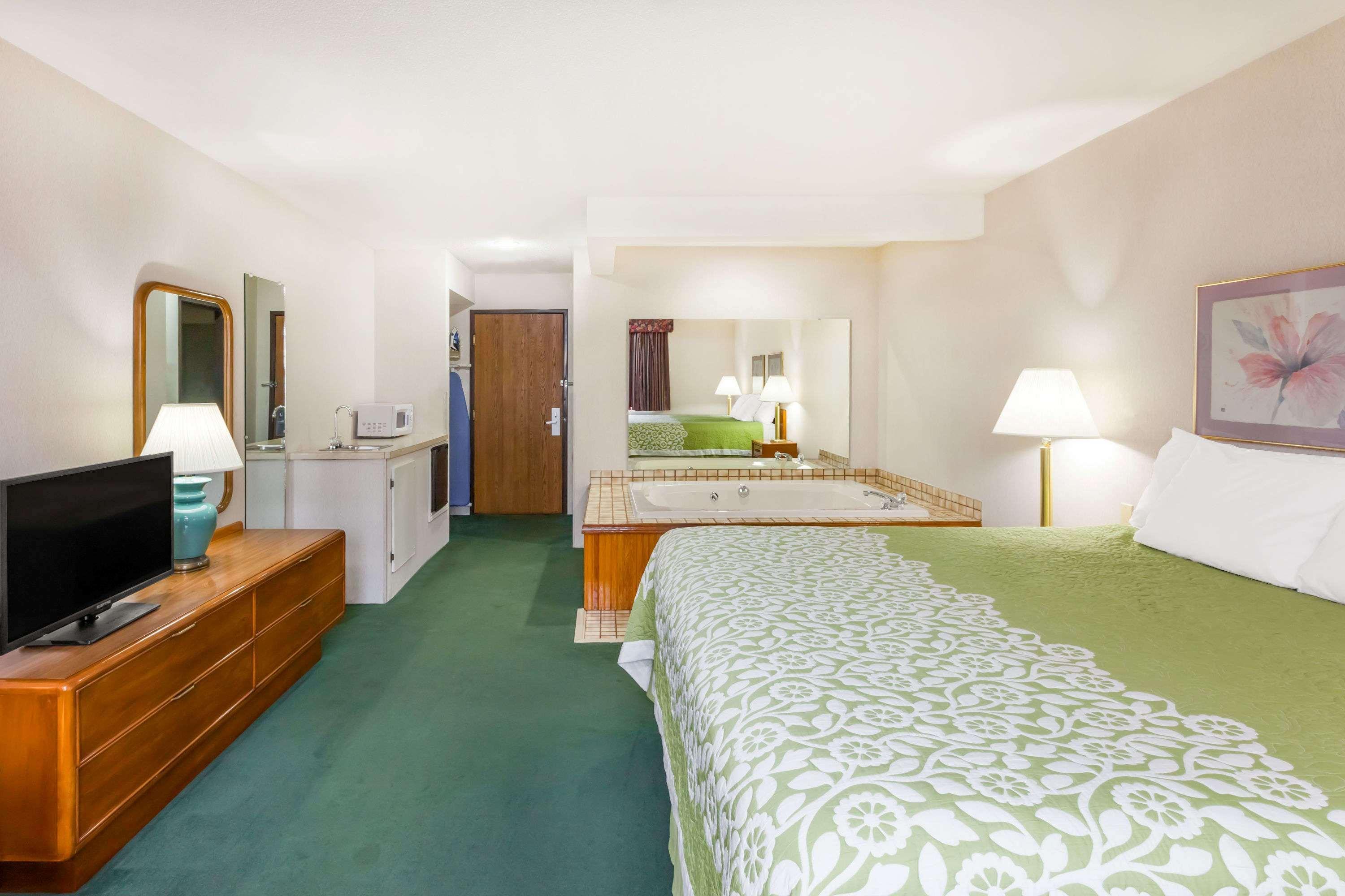 Days Inn By Wyndham Alpena Εξωτερικό φωτογραφία